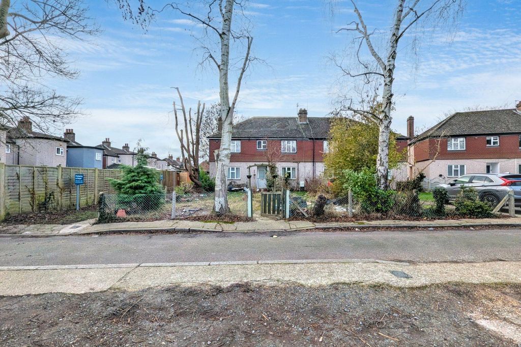 Property photo 2 of 13 Flat 6 Magpie Hall Close, Bromley Br2 8Jq