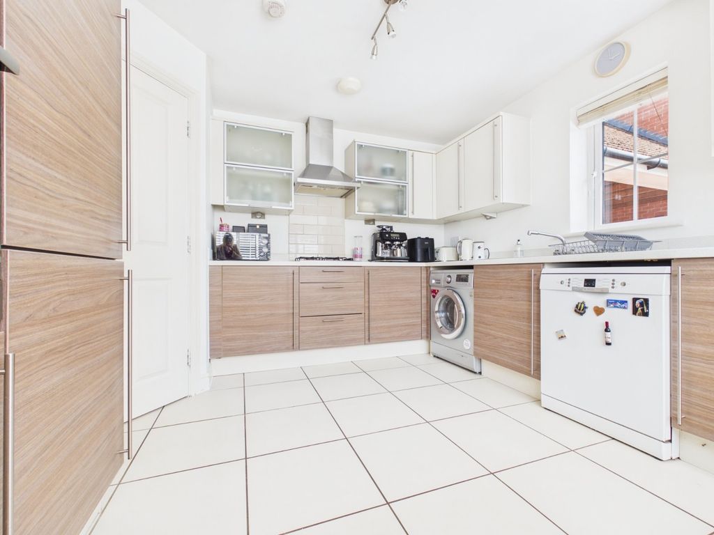 Property photo 2 of 18 Kitchen