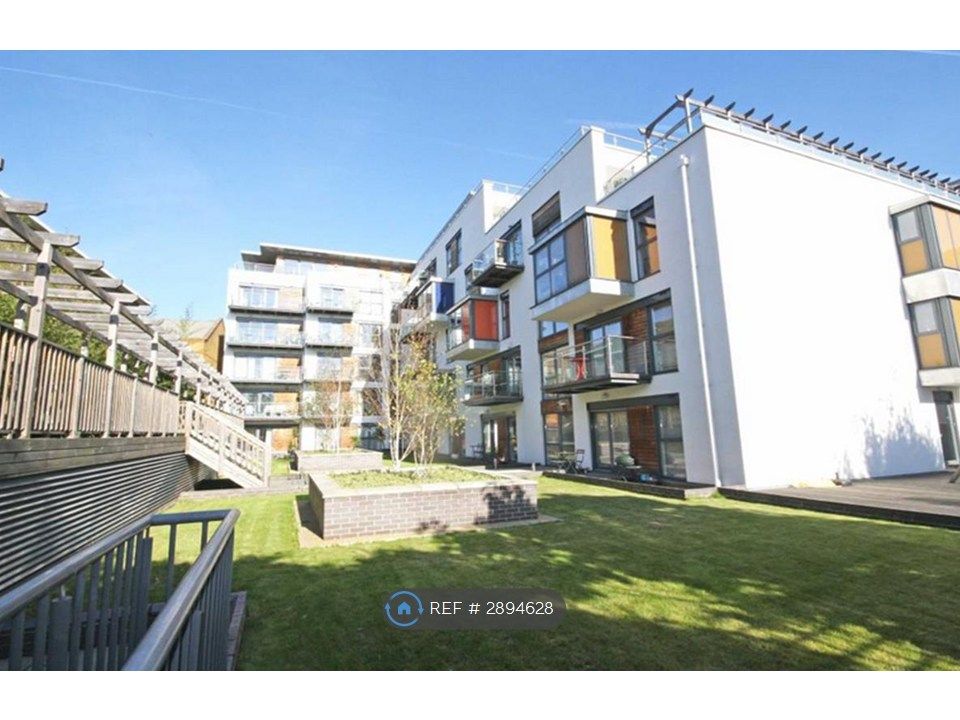 Property photo 2 of 12 Landscaped Communal Gardens