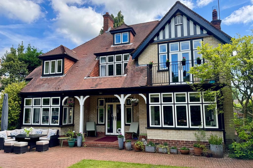5 bed detached house for saleBelton Road, Camberley GU15