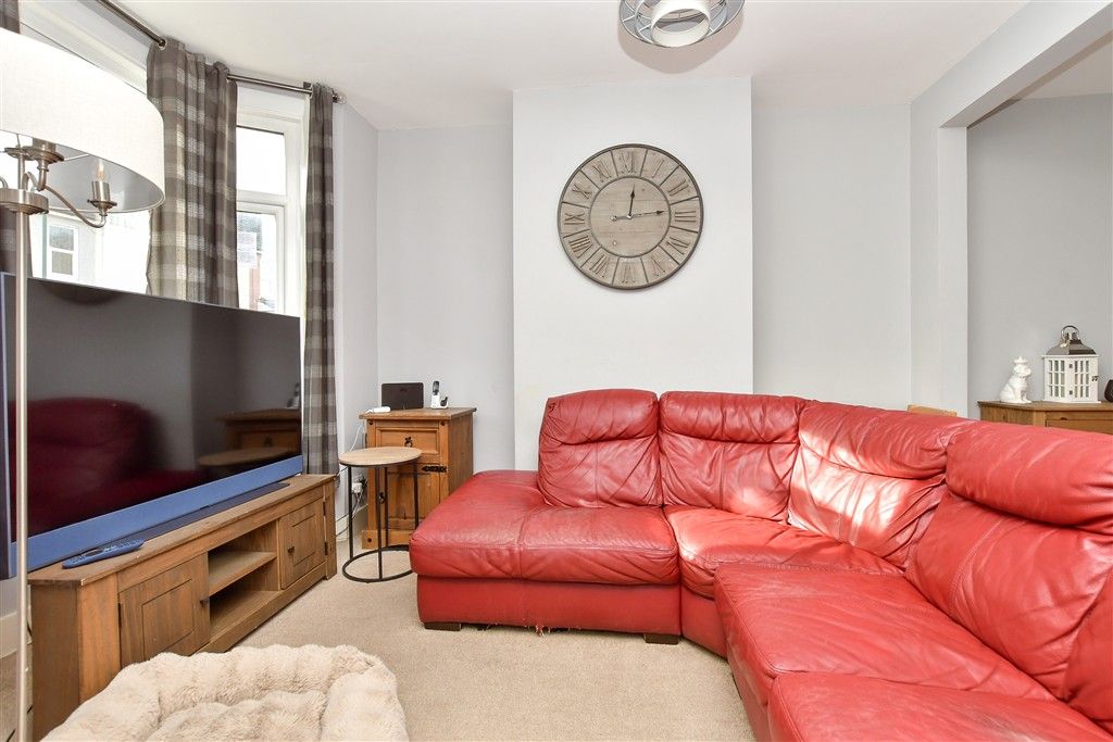 Property photo 3 of 9 Lounge