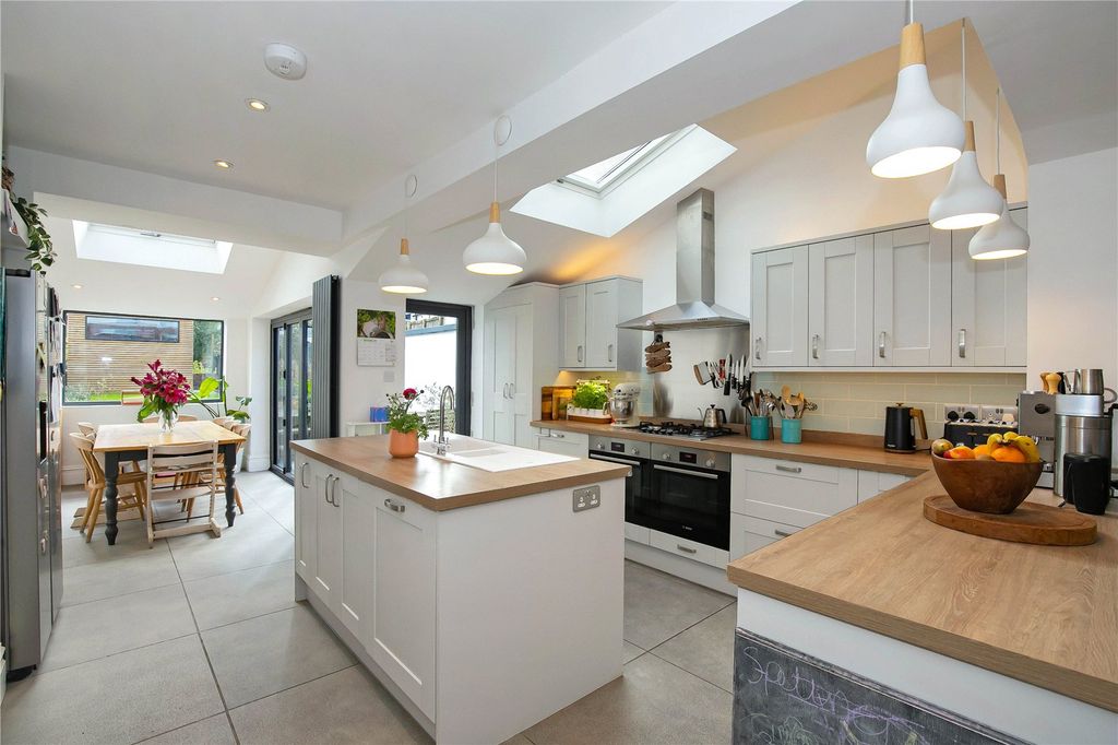 Property photo 1 of 37 Picture No. 27