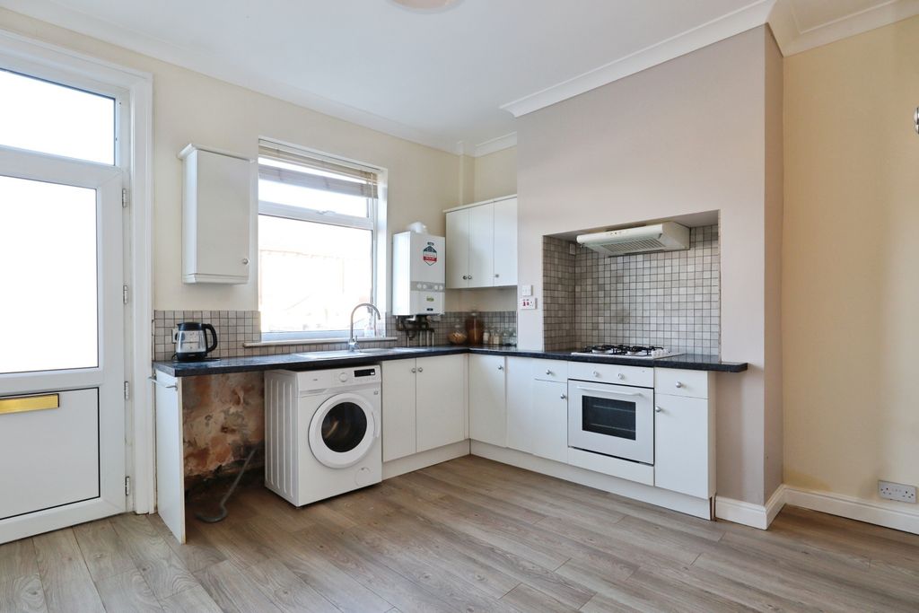 Property photo 2 of 15 Kitchen/Dining Room