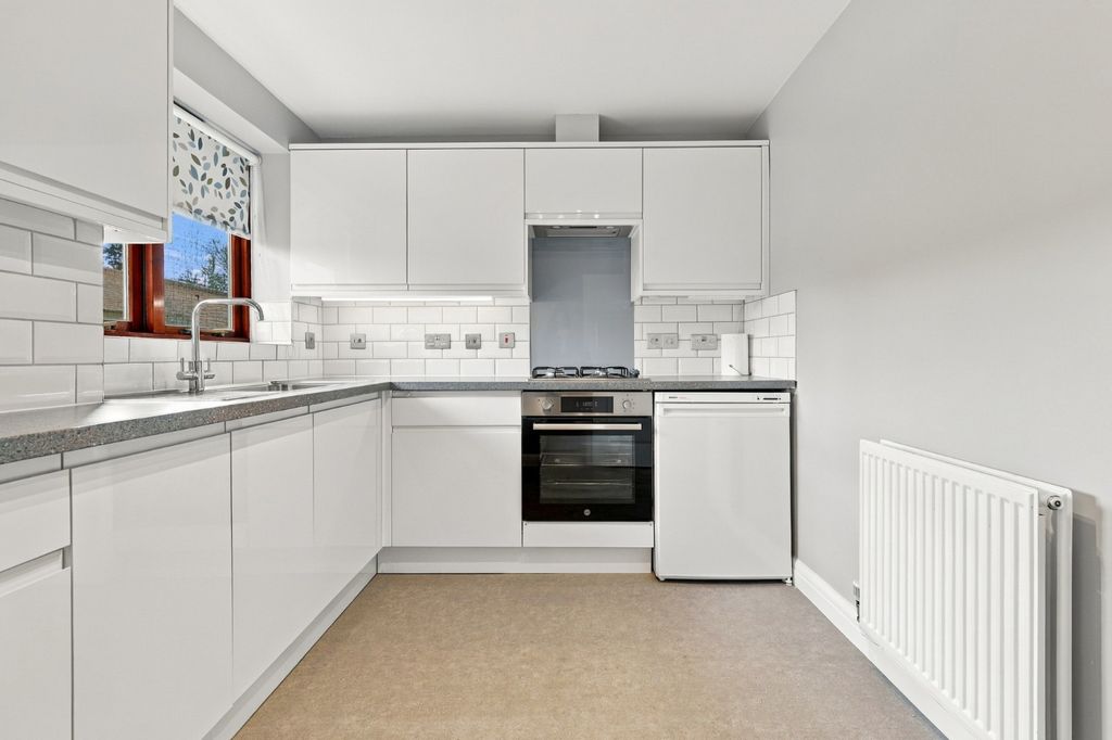 Property photo 2 of 14 5567313