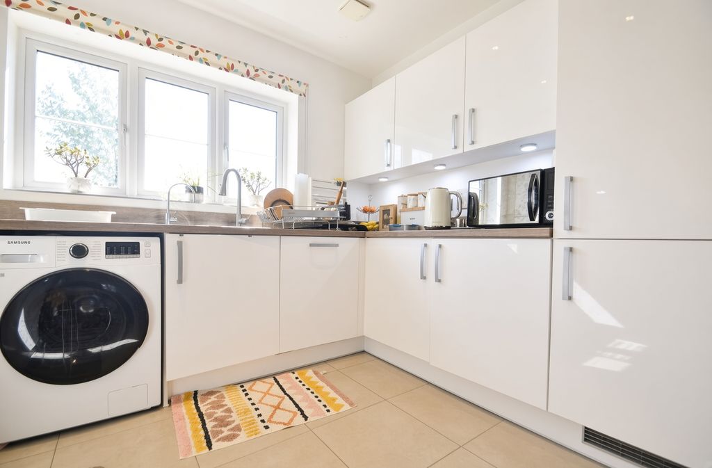 Property photo 2 of 12 2Udy8