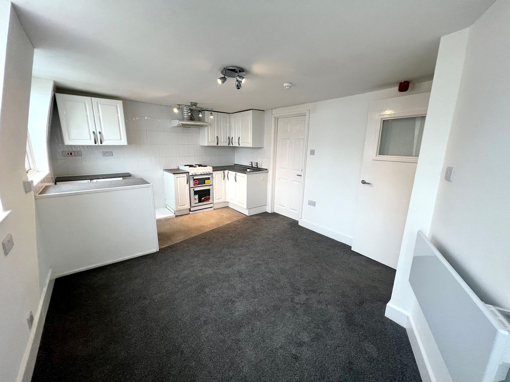 Property photo 1 of 7 Living Room