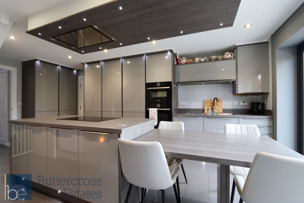 Property photo 2 of 30 Kitchen