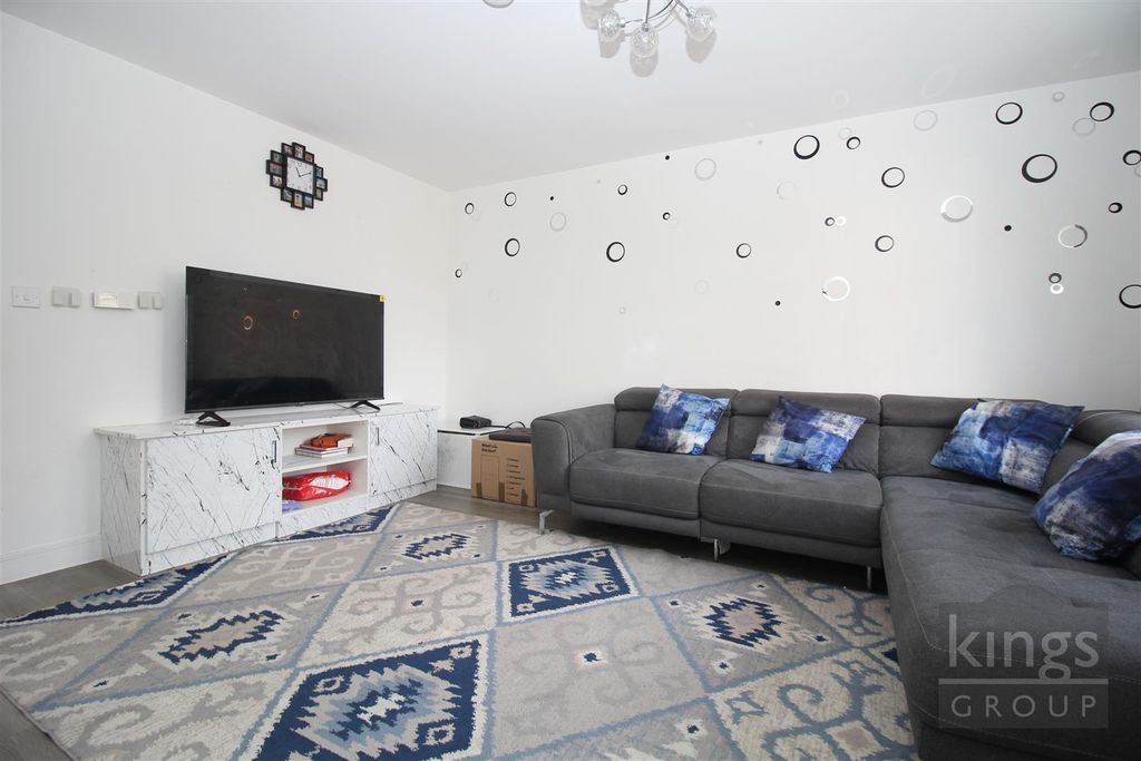 Property photo 2 of 15 Lounge