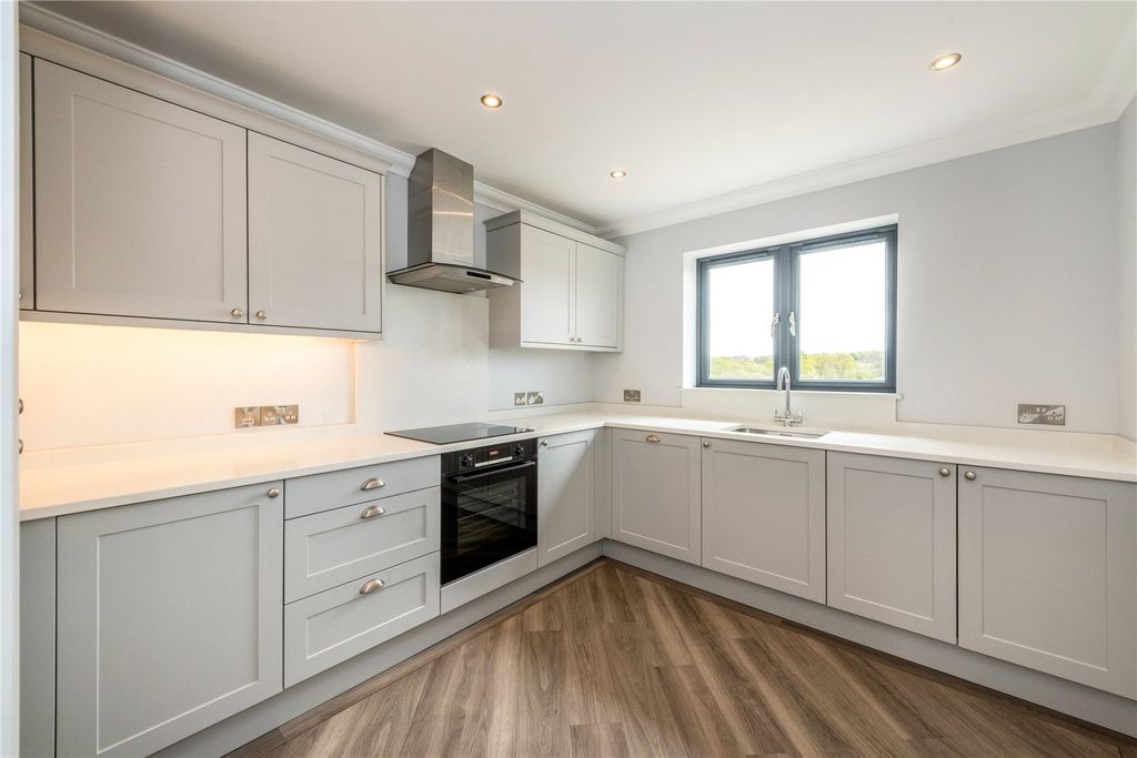 Property photo 3 of 19 Picture No. 02