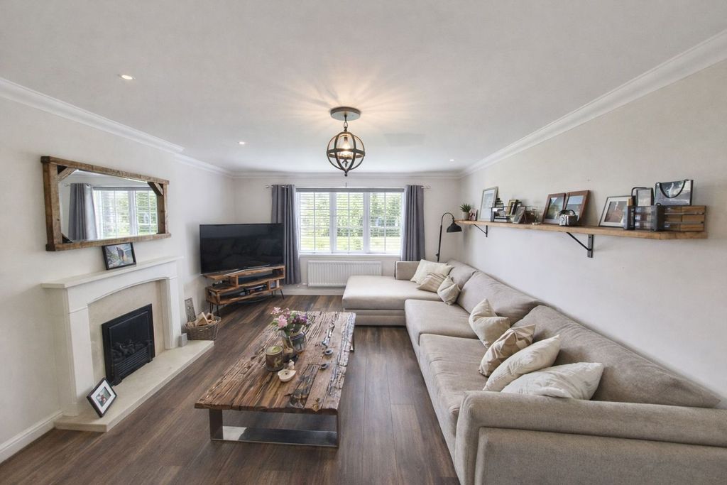 Property photo 2 of 9 Living Room