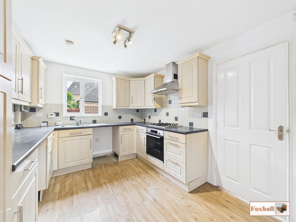Property photo 2 of 25 Kitchen
