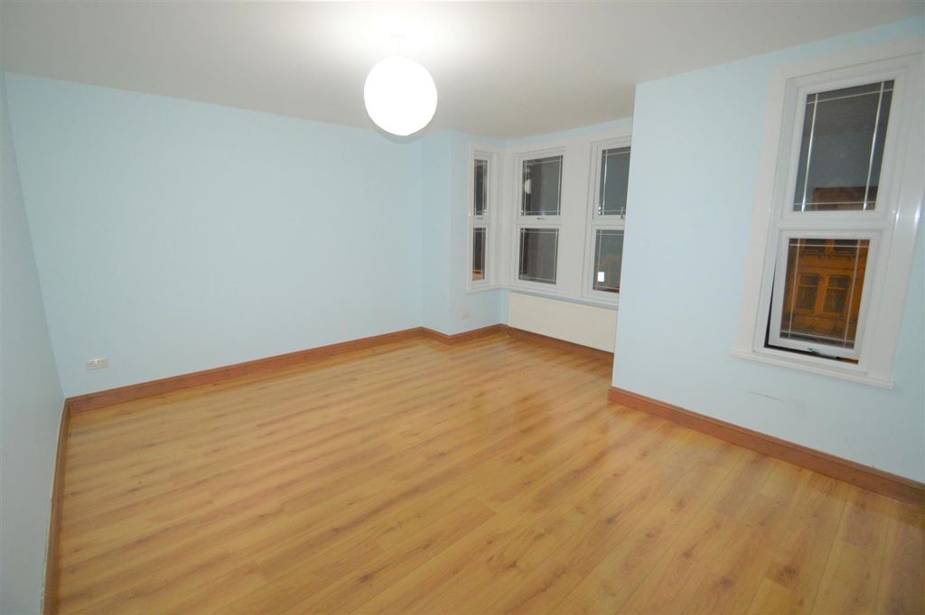 Property photo 2 of 3 Bedroom