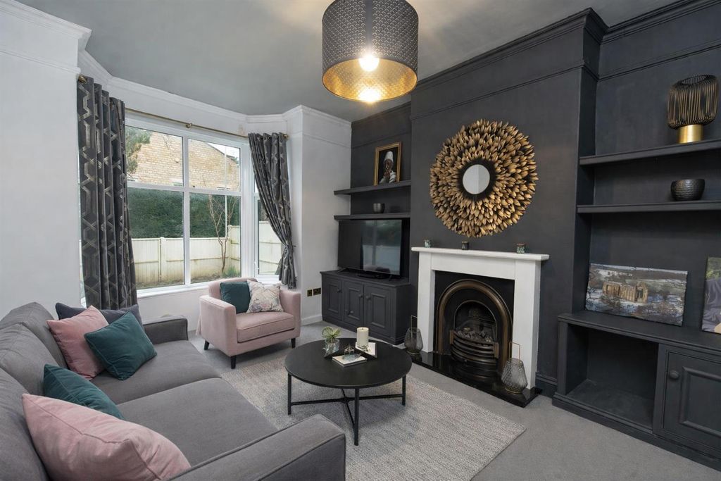 Property photo 2 of 19 Front Room