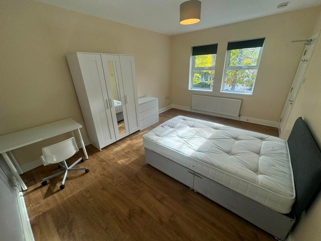 Property photo 1 of 12 Spacious Double Bedroom Featuring Large Windows Th...
