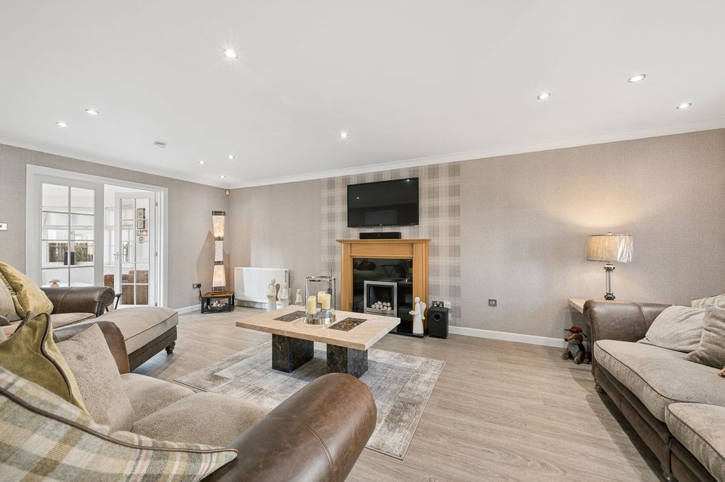 Property photo 2 of 49 Lounge