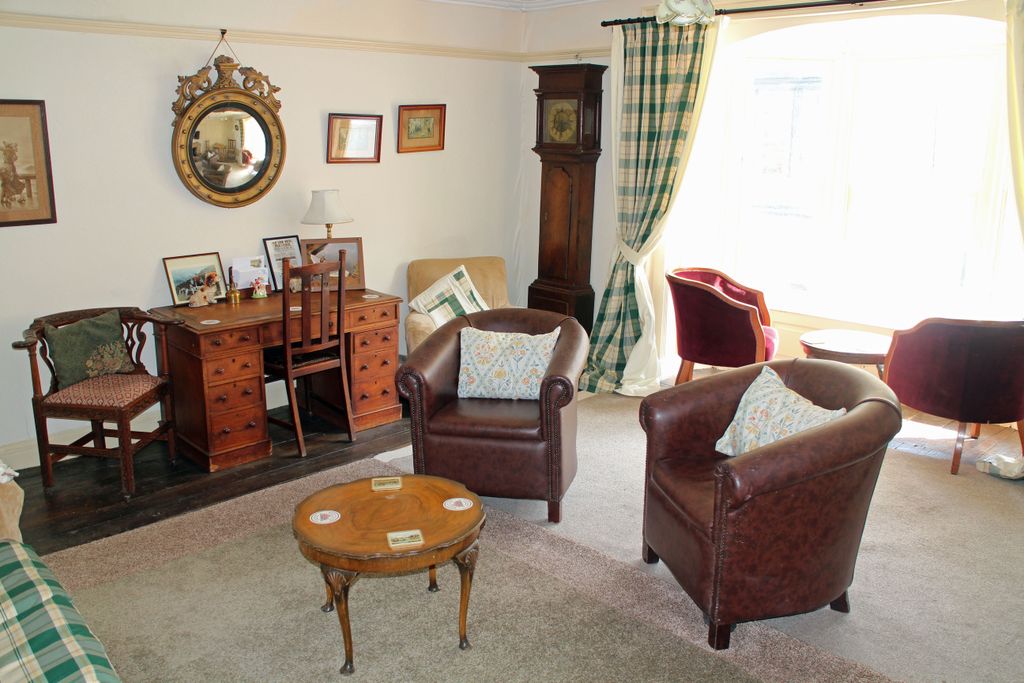 Property photo 3 of 8