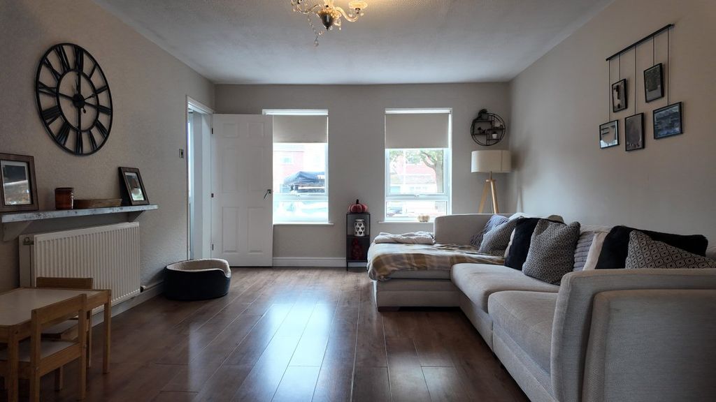 Property photo 2 of 18