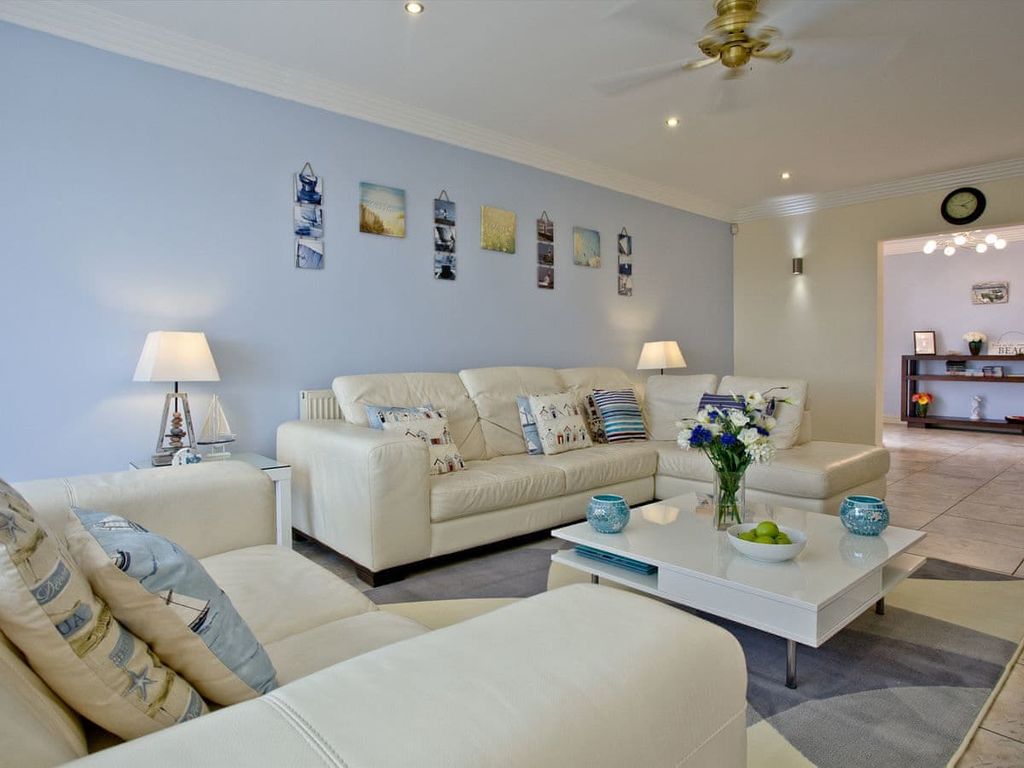 Property photo 3 of 24