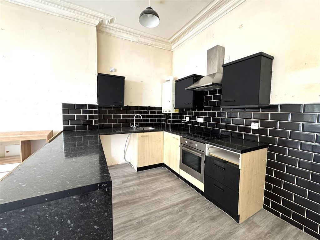 Property photo 3 of 7 Kitchen