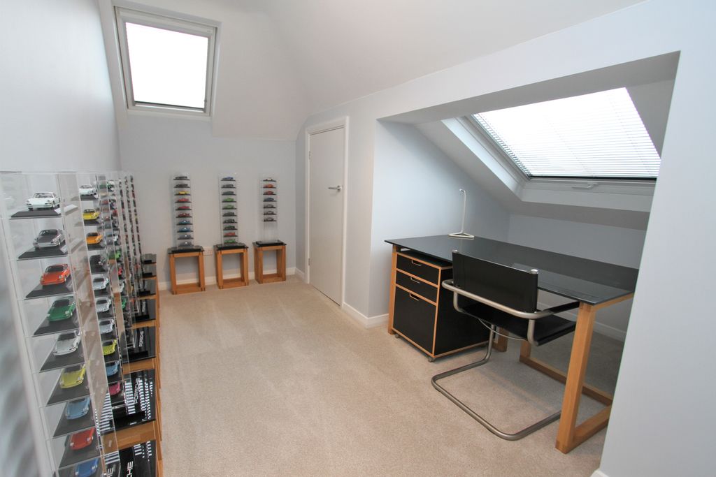 Additional image 23 of 4 bed detached house for saleLincoln Close, Eastbourne BN20