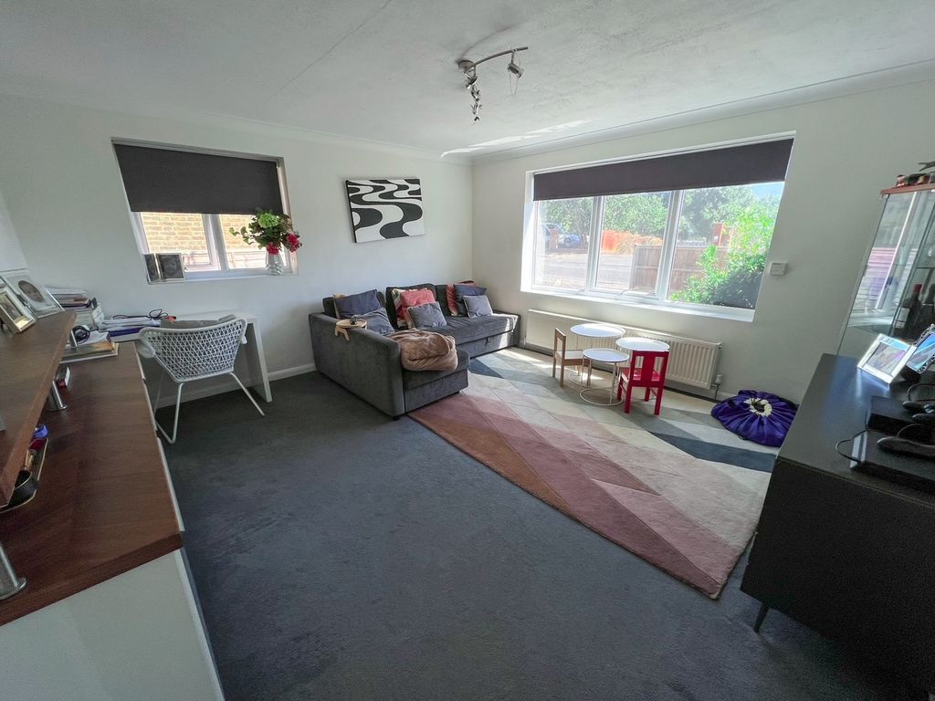 Property photo 3 of 27