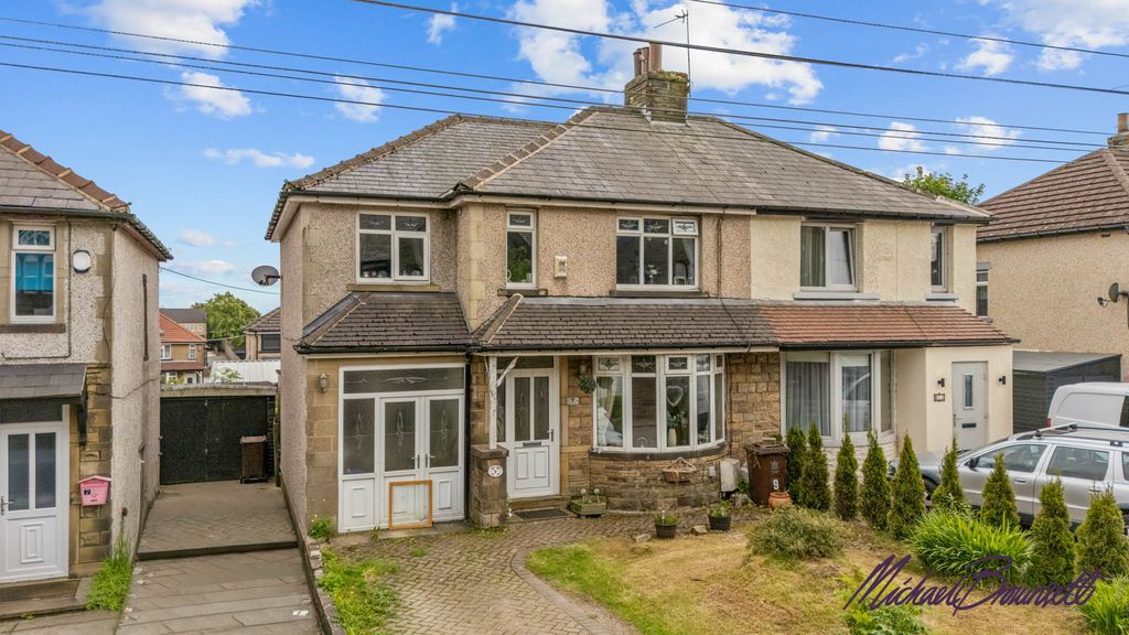 Property photo 1 of 32