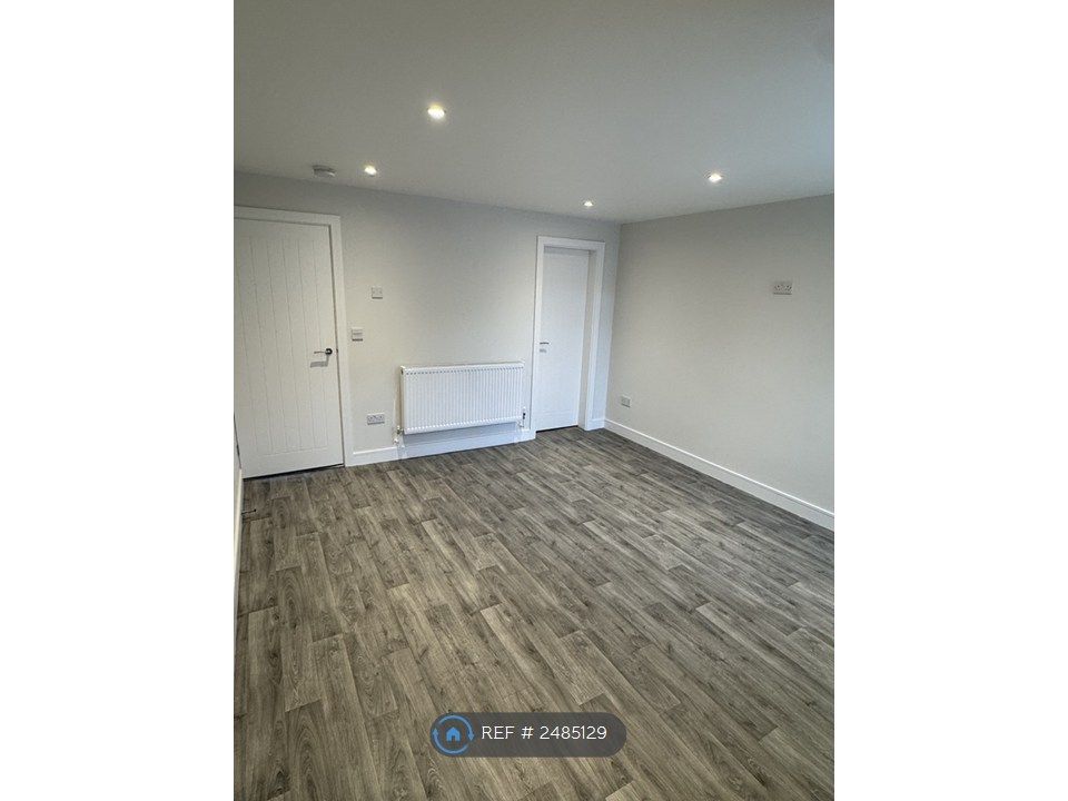 Property photo 3 of 11 Dining Room