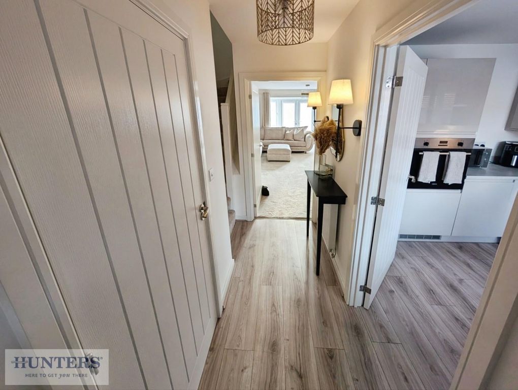 Property photo 3 of 15 Entrance Hallway