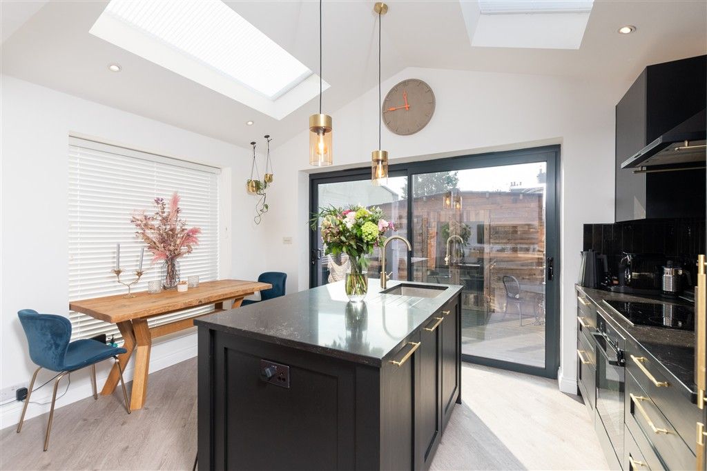 Property photo 3 of 11 Kitchen