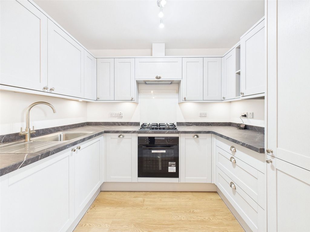 Property photo 2 of 11 Picture No. 12