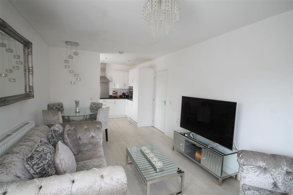 Property photo 3 of 18 Jb Lounge iii.Jpg