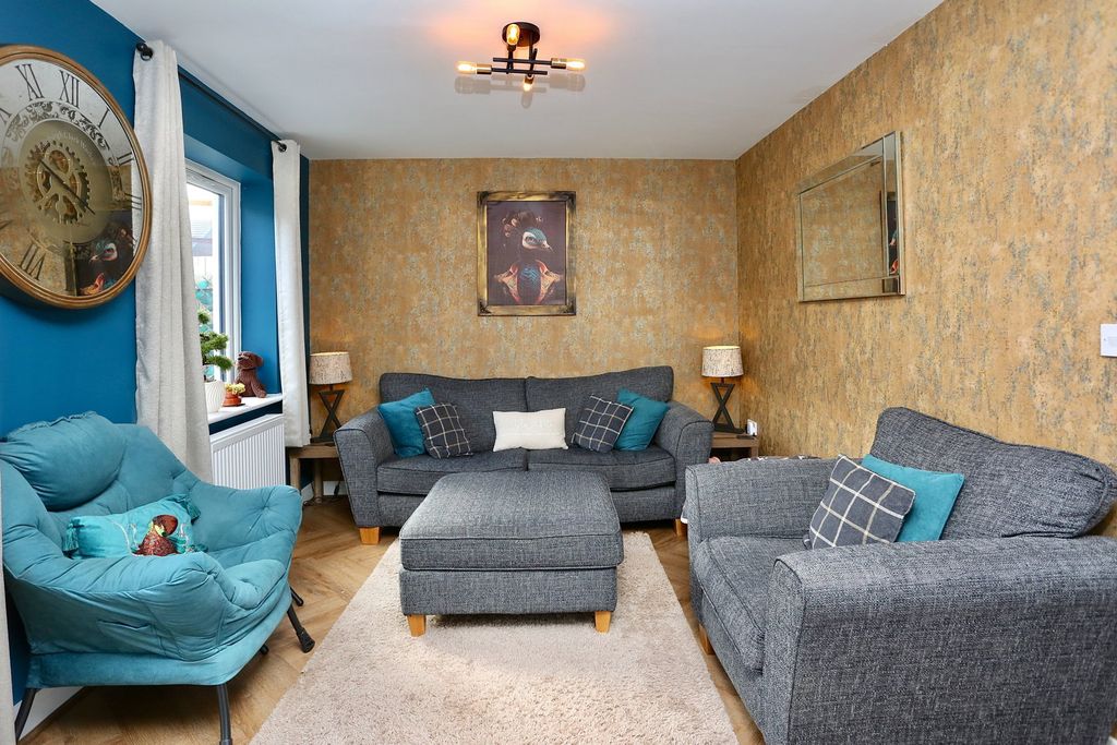 Property photo 3 of 34