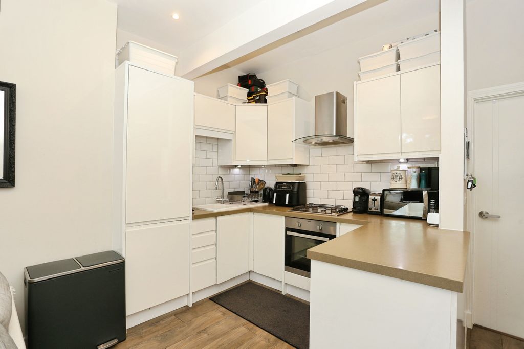 Property photo 3 of 18 Kitchen