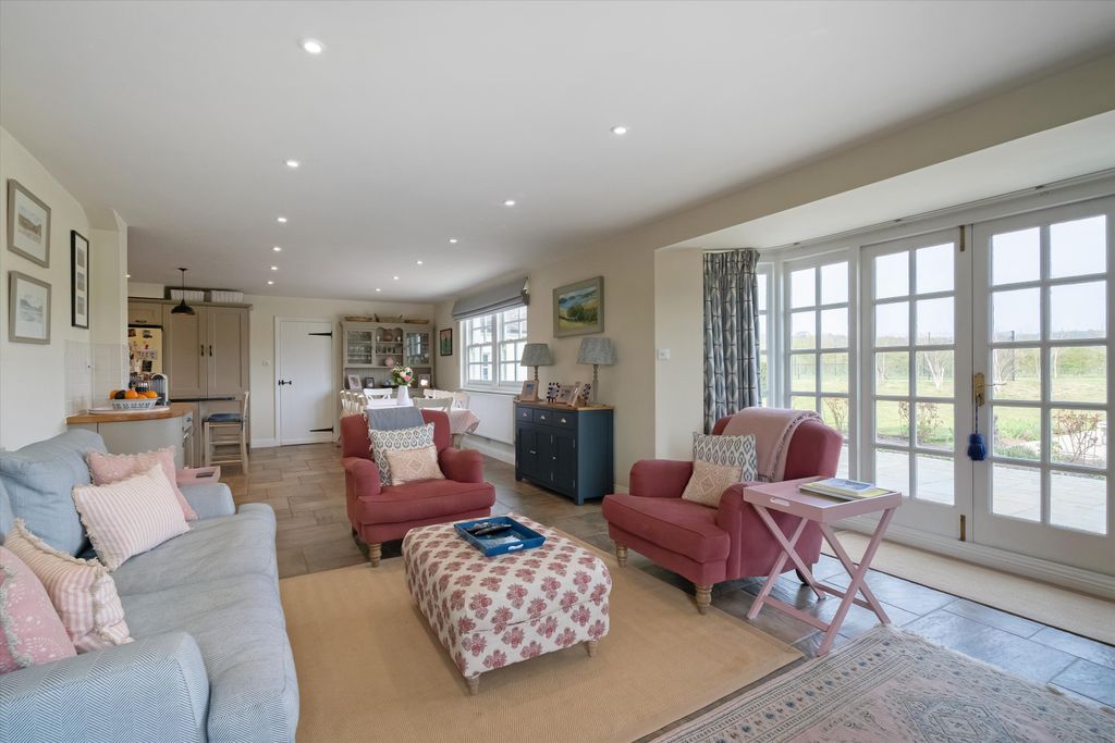 Property photo 3 of 25 Image