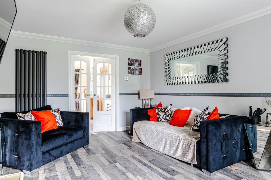 Property photo 3 of 40 Lounge2