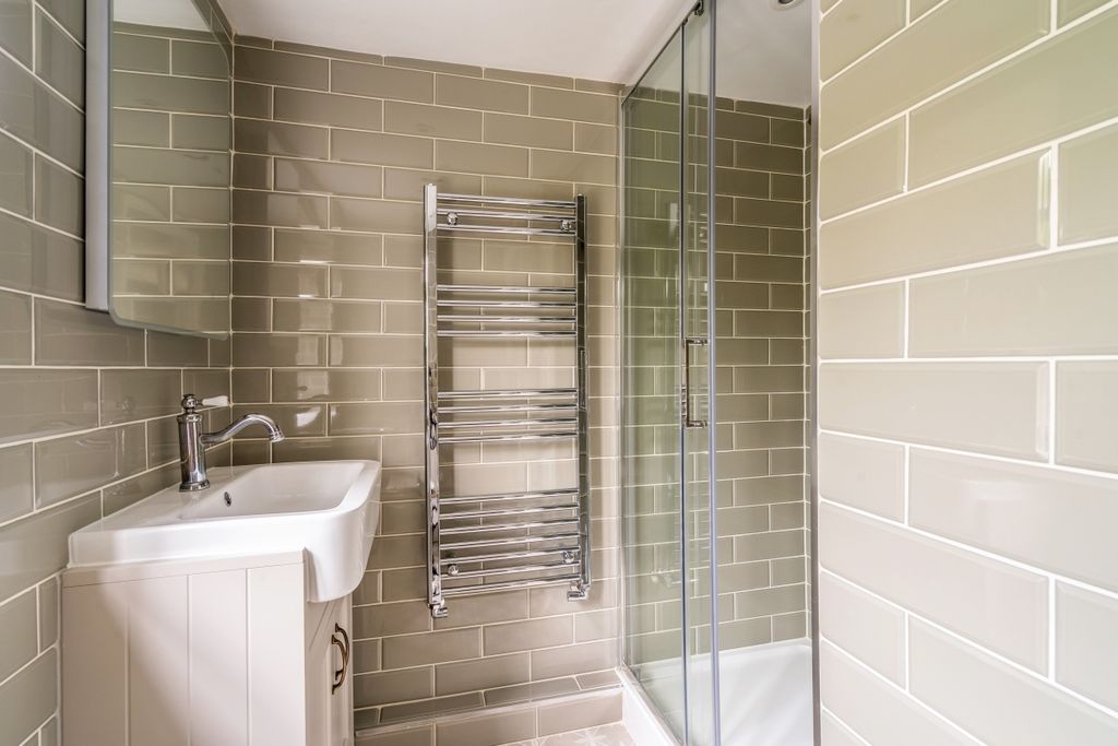 Property photo 3 of 16 Drake Cottage 316...