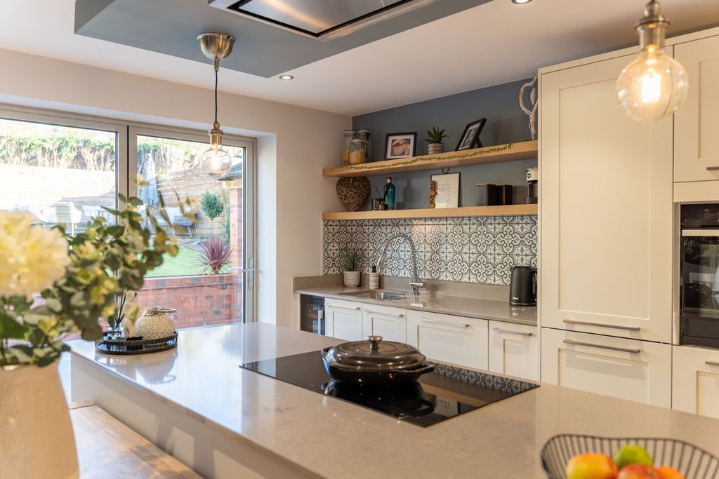 Property photo 2 of 29 Quebec Close-16