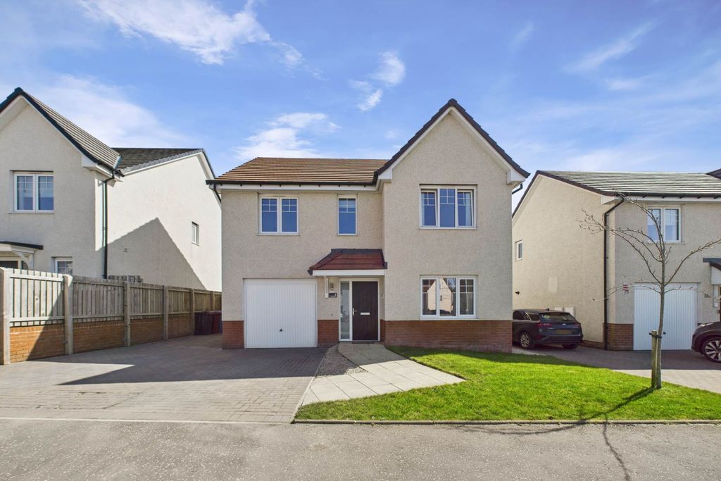 Property photo 1 of 32