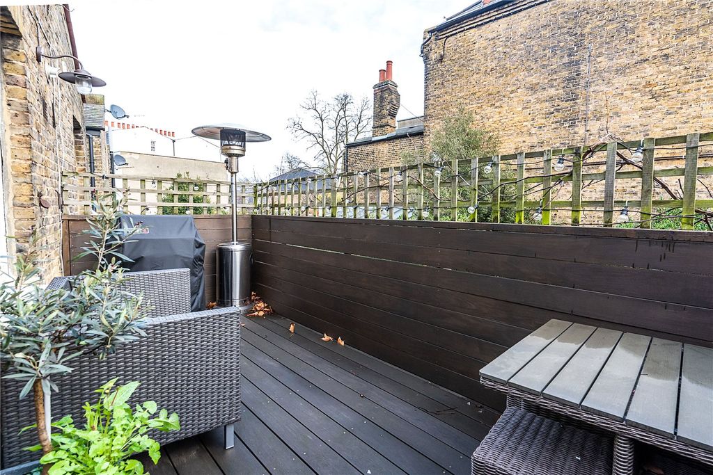 Property photo 3 of 12