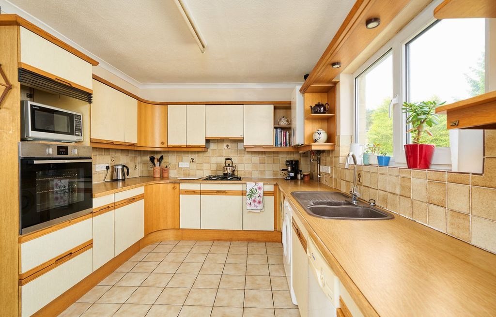 Property photo 3 of 14