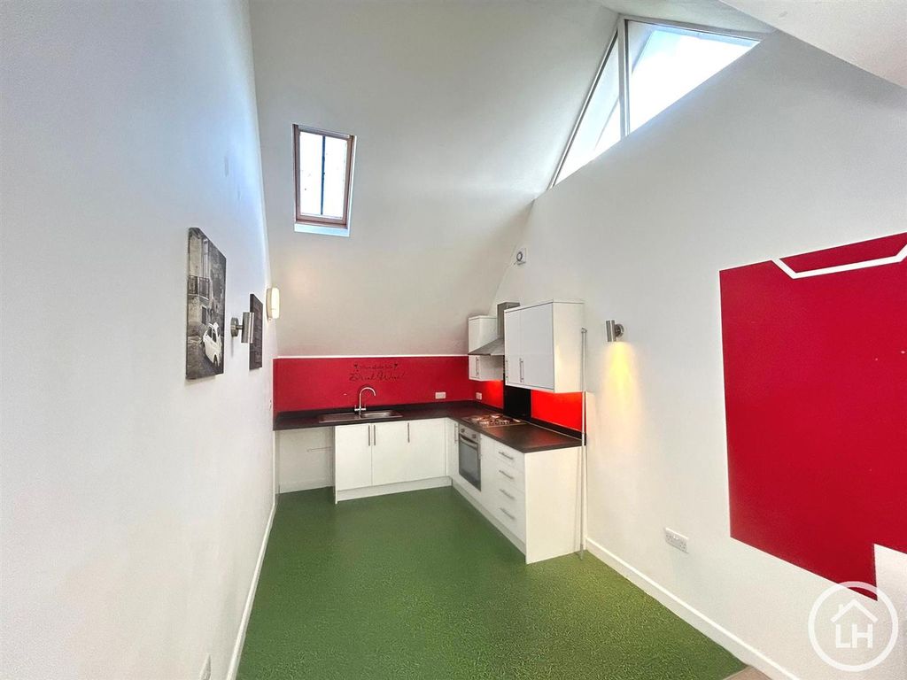 Property photo 3 of 9 Kitchen