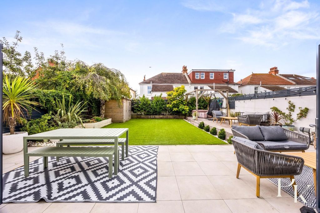Property photo 2 of 31 Langdale Road, 40_007.Jpg