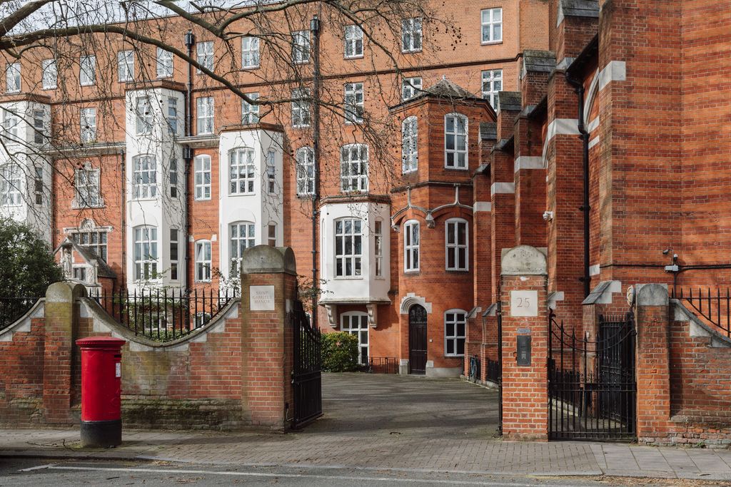 Property photo 2 of 25 331793 - 10-St-Gabriels-Manor-002.Jpg