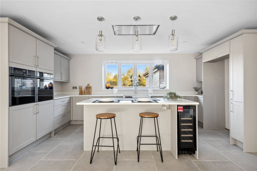 Property photo 3 of 16 Picture No. 06