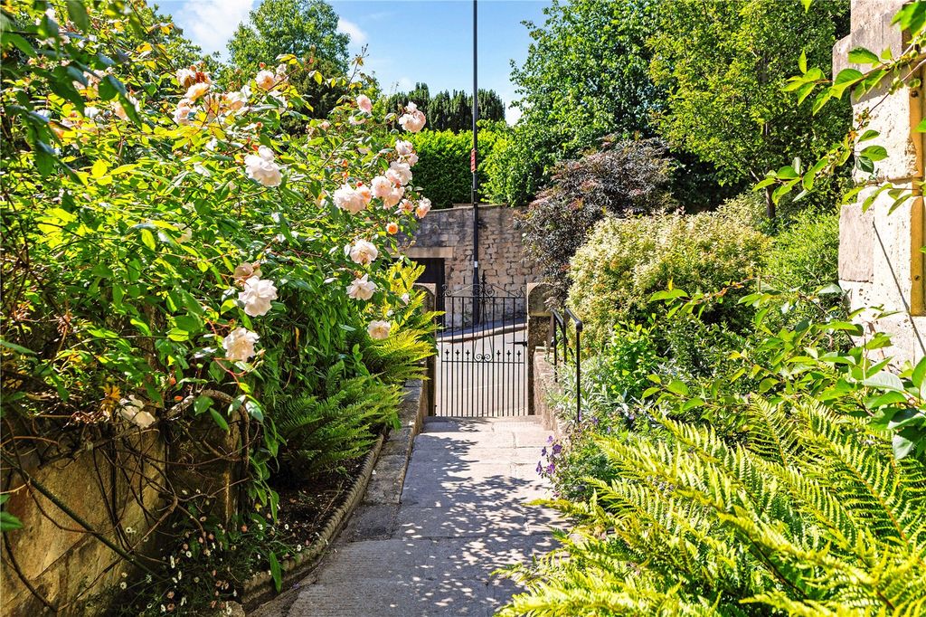 Property photo 3 of 17 Front Gate