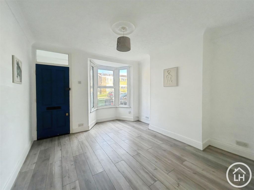 Property photo 2 of 9 Lounge