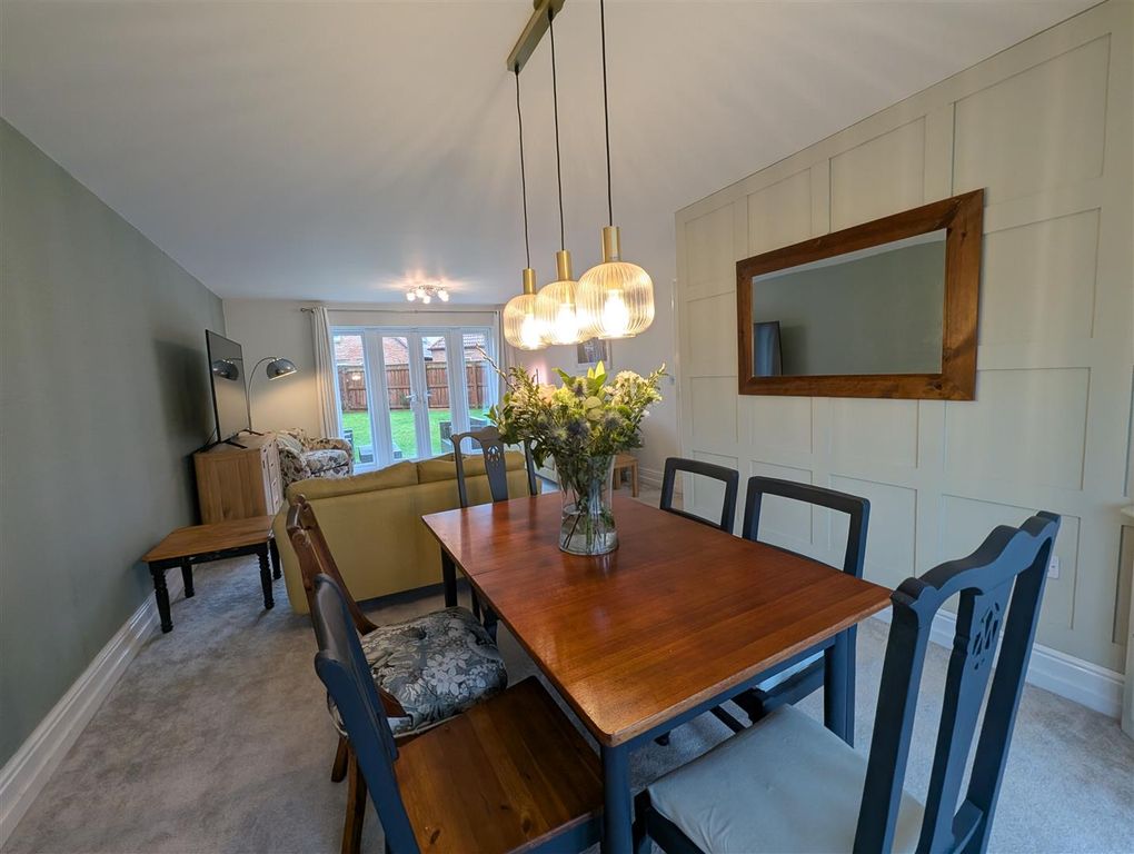 Property photo 2 of 19 Lounge/Diner