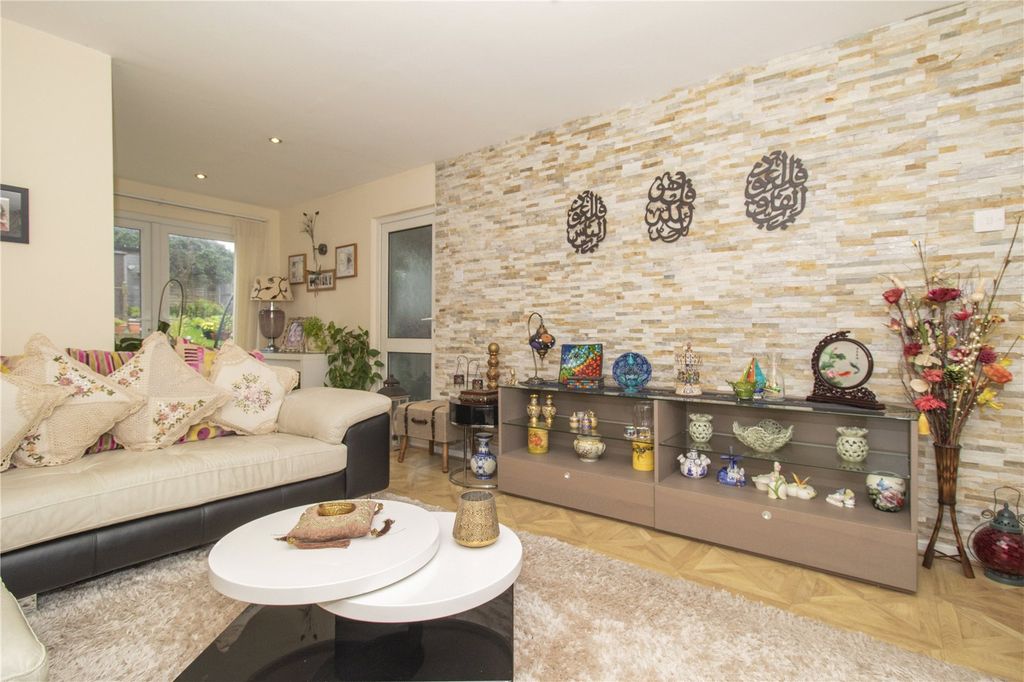 Property photo 2 of 16 Picture No. 24