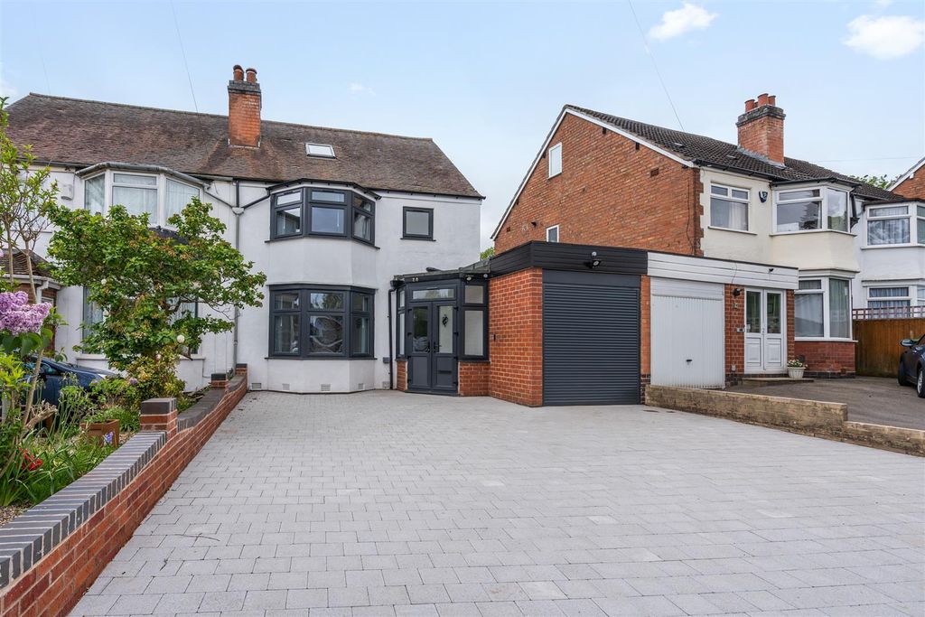 Property photo 1 of 14 28 Ulverley Green Road_3.Jpg