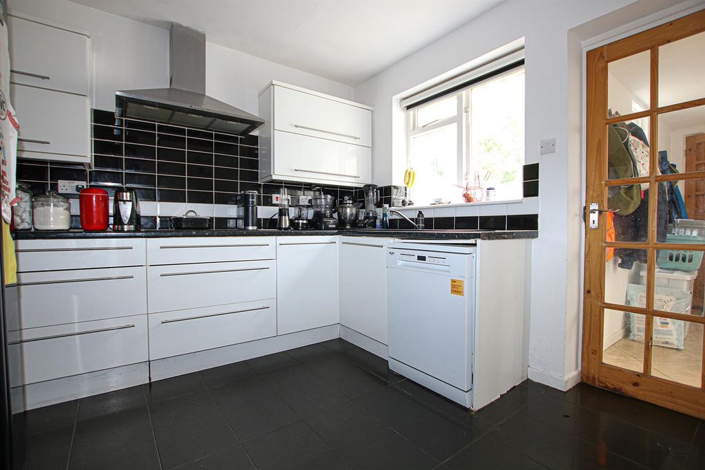 Property photo 3 of 15 Img_1918Kit.Jpg